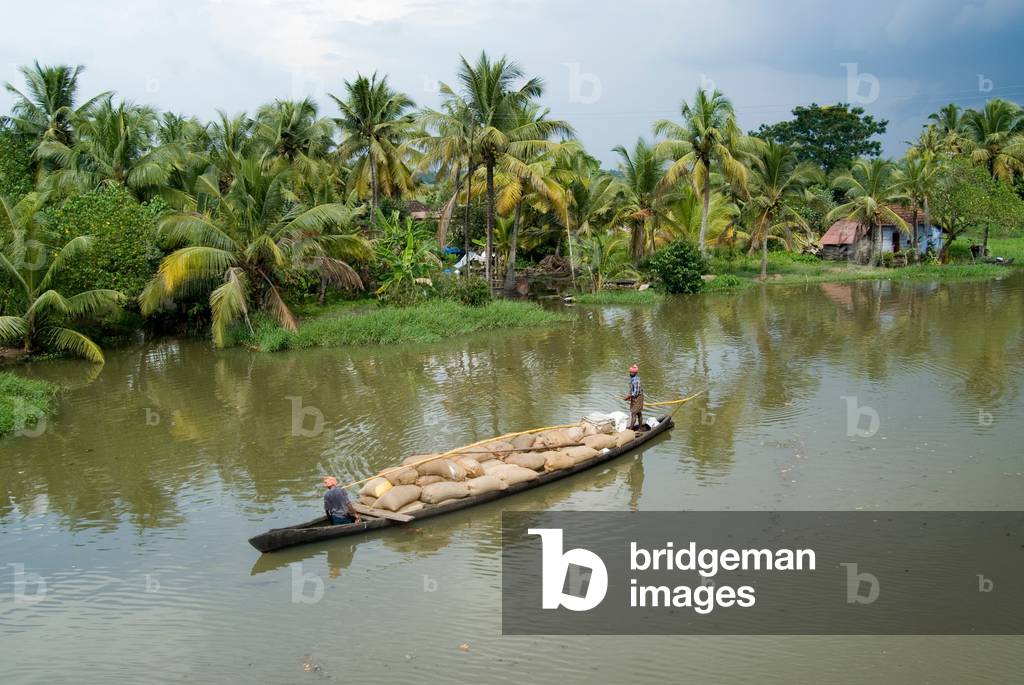 Barge transporting sacks on the Kerala backwaters (photo)