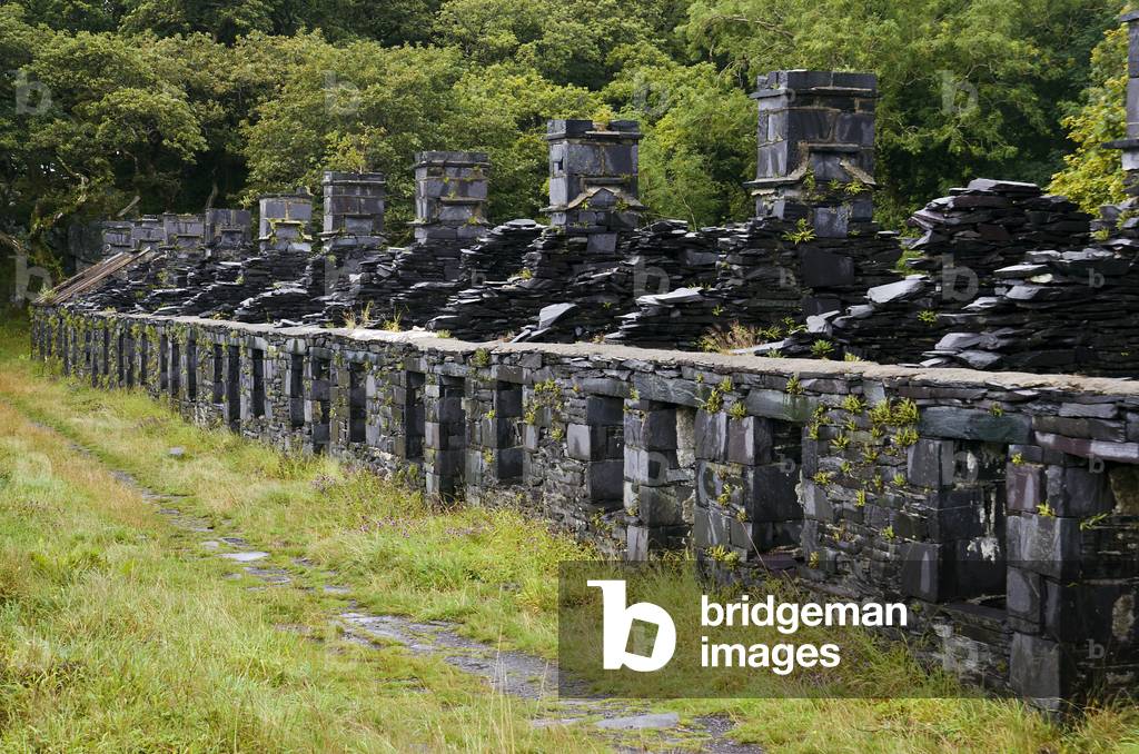 Miners' Cottages in Disused Slate Quarry, Dinorwic Quarry (now Padarn Country Park), Llanberis,
Snowdonia, Gwynedd, North Wales, UK (photo)