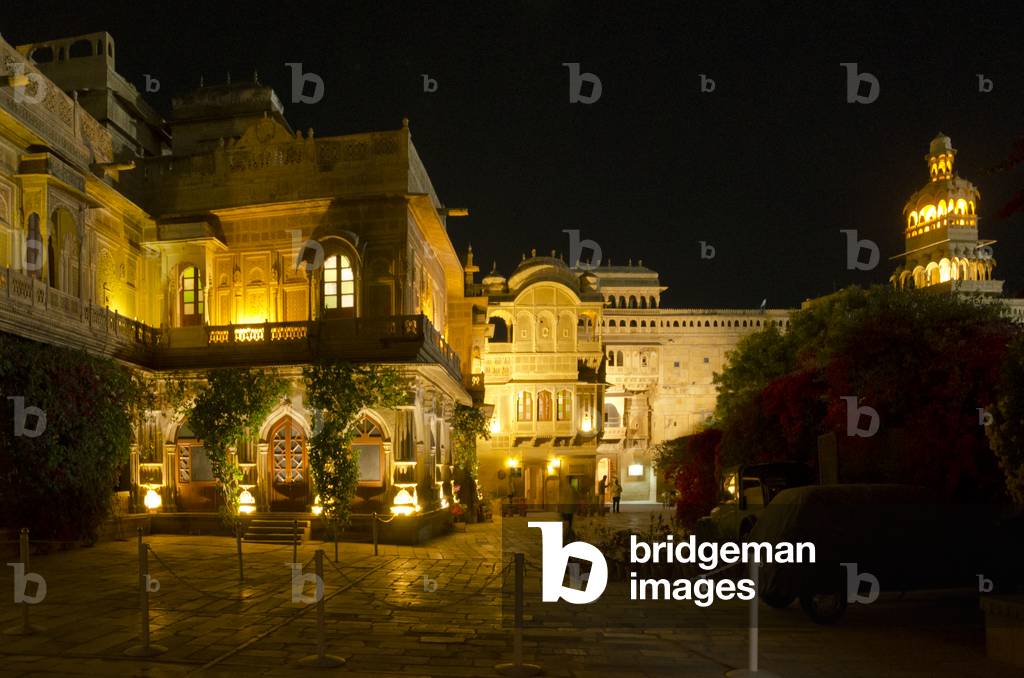 Mandir Palace at night - traditional Rajasthani architecture/Indo-Saracenic,
Jaisalmer, Thar Desert, Rajasthan, India (photo)