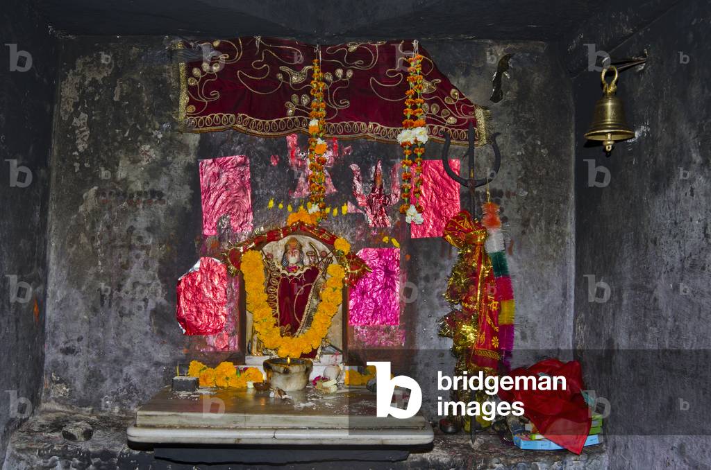 Hinduism: Interior of simple small Chamunda Mata temple/shrine
Mandore Fort, Mandore, Jodhpur, Rajasthan, India (photo)