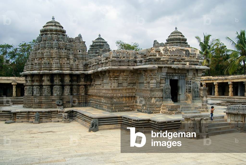 Keshava Vishnu temple decorated with friezes of Puranic scenes (photo)