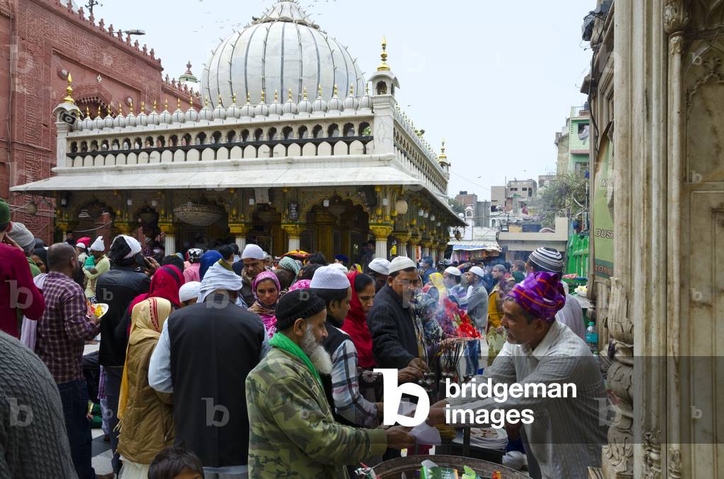 Sufis at the shrine and tomb of Nizamuddin, New Delhi, India (photo)