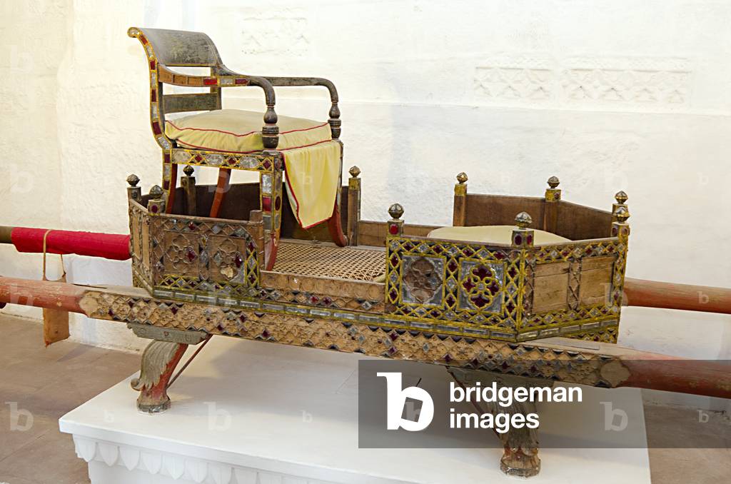 Palanquin: 18th century, provenance: Gujarat,
Mehrangarh Fort palace museum,
Jodhpur, Rajasthan, India (photo)