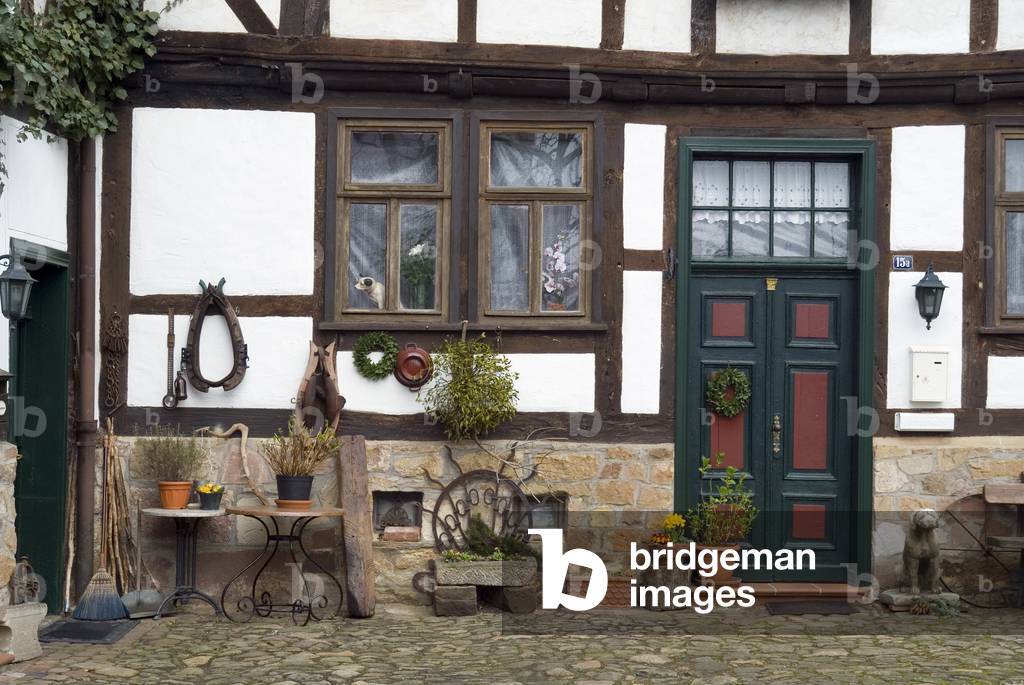 Picturesque old-fashioned farm entrance & yard, 15A Ringhofstrasse, Kassel, Hesse, Germany (photo)