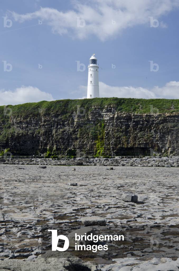Nash Point lighthouse, Vale of Glamorgan, West of Llantwit Major, South Wales, UK (photo)