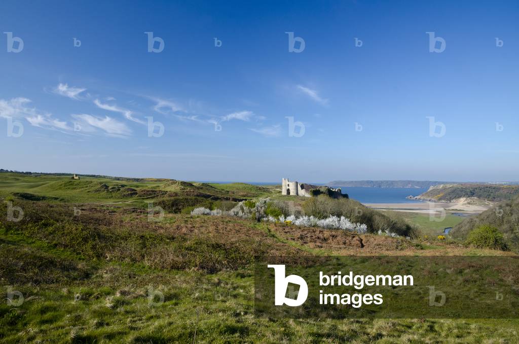Pennard Castle with Three Cliffs Bay &  Oxwich Point, Gower, South Wales, United Kingdom (photo)
