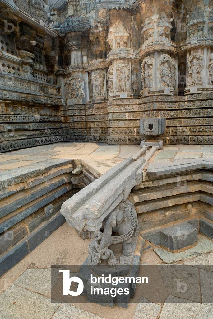 Keshava Vishnu temple decorated with friezes of Puranic scenes (photo)