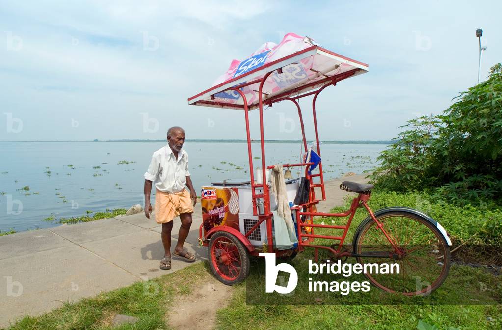 Bicycle ice cream vendor (photo)