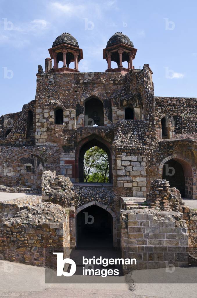 The Humayun Darwaza Gate at the Purana Qila- one of the oldest forts in Delhi, India (photo)