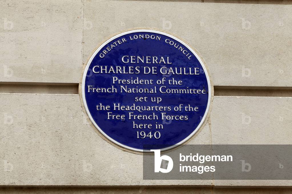 Plaque of The Free French Forces set up by General de Gaulle in 1940, London (photo)