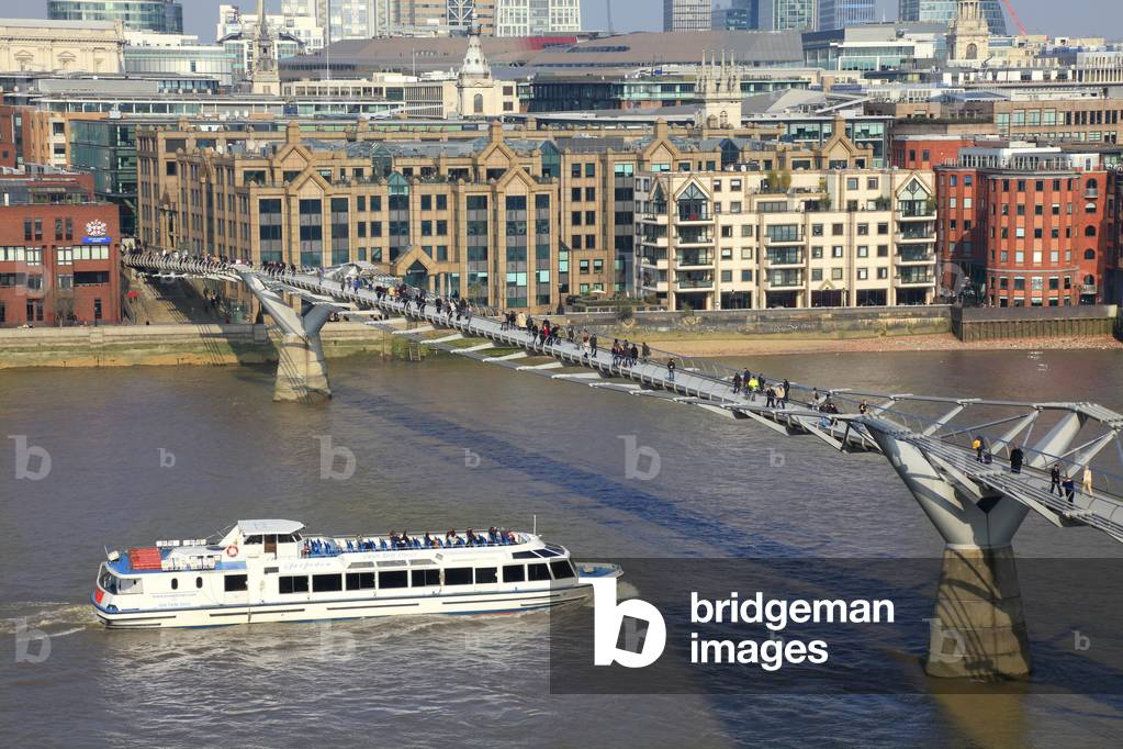 Millennium Bridge across the River Thames in London (photo)