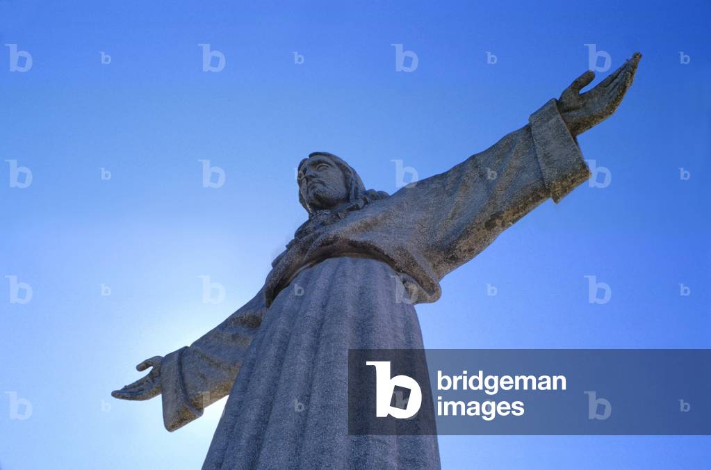 Christ the Redeemer statue in Rio de Janeiro, Brazil (photo)