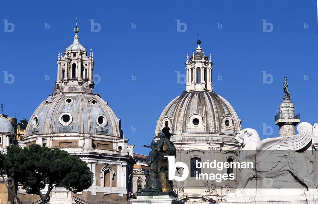 Rome Italy. Churches near Roman Forum & Colesium (photo)