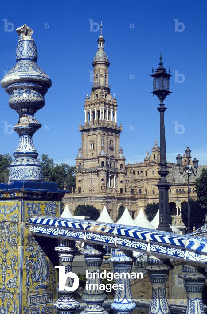 Plaza de España in Seville, Spain (photo)