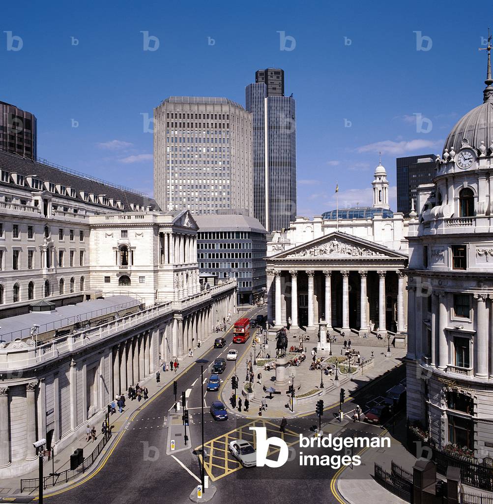 The Bank of England and the Stock Exchange in the  City of London (photo)