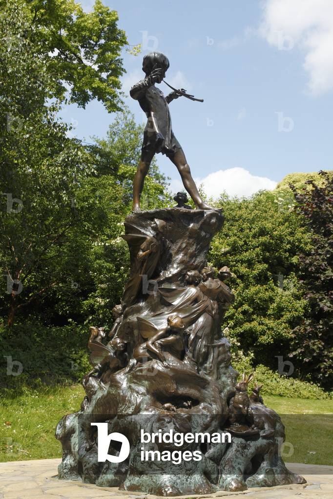 The Peter Pan Statue  in Hyde Park , London (photo)
