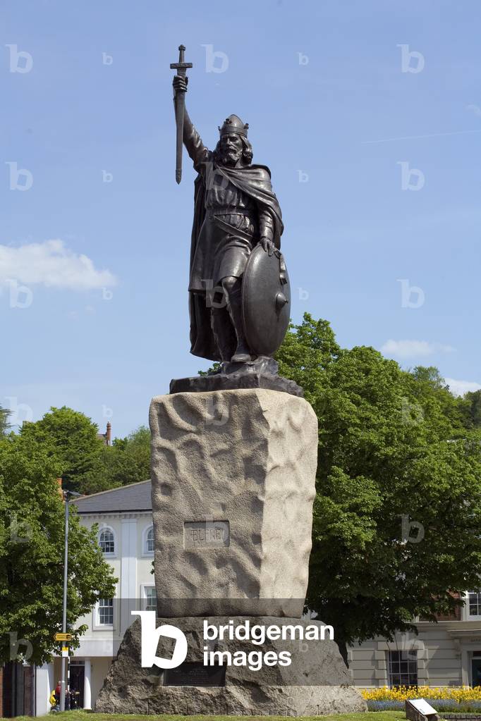 Statue of West Saxons, King Alfred, Winchester, Hampshire (photo)