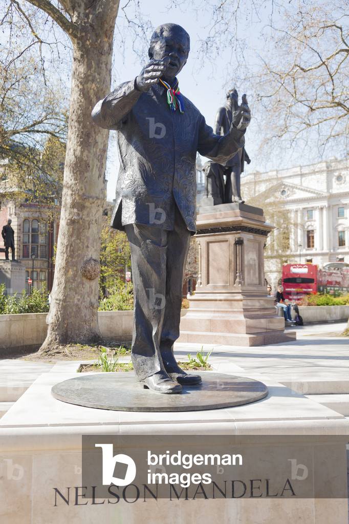 Statue of Nelson Mandela, Westminster, London (photo)