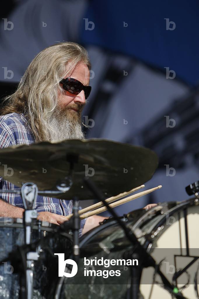 Dan Magnusson drums with Seasick Steve