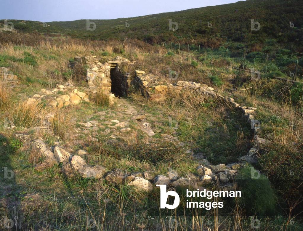 Sacred well, Sa Testa, Olbia, Italy (photo)
