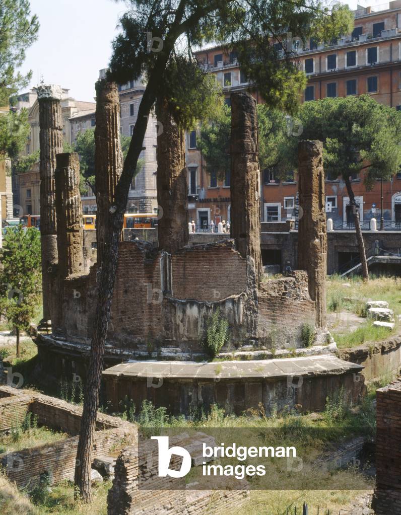 Temple B in the sacred area of Largo di Torre Argentina, Rome (photo)