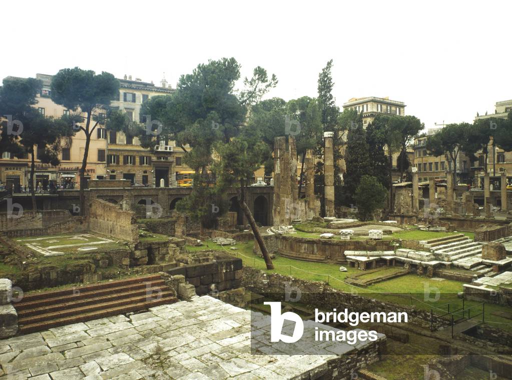 The sacred area of Largo di Torre Argentina, Rome (photo)