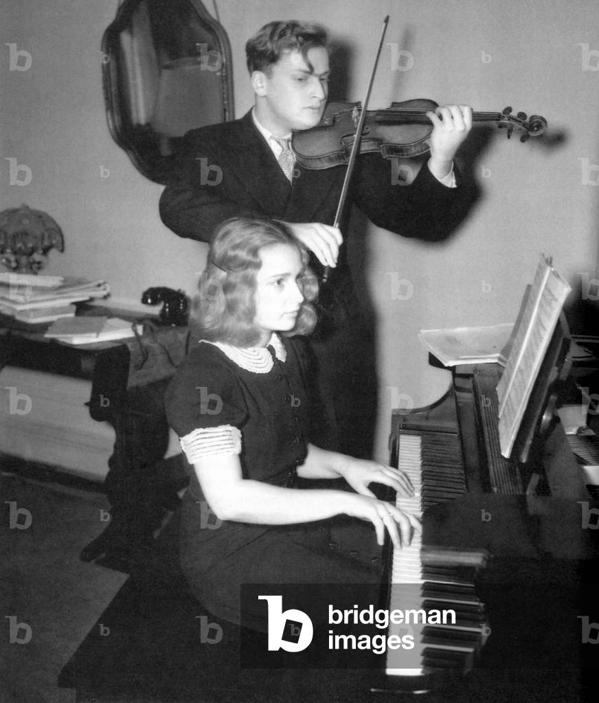Hephzibah and Yehudi Menuhin, brother and sister, in 1933 (photo)