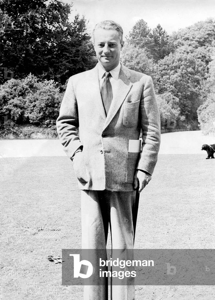 Pierre Fournier ( 1906 - 1986 ), French cellist c 1950 known as the aristocrat of cellists .