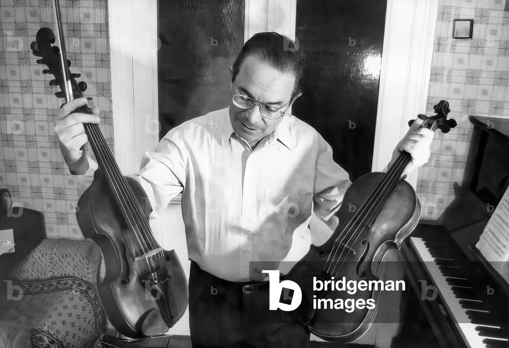 Igor Boguslavsky, Russian violinist, with viola d'amore & viola (b/w photo)