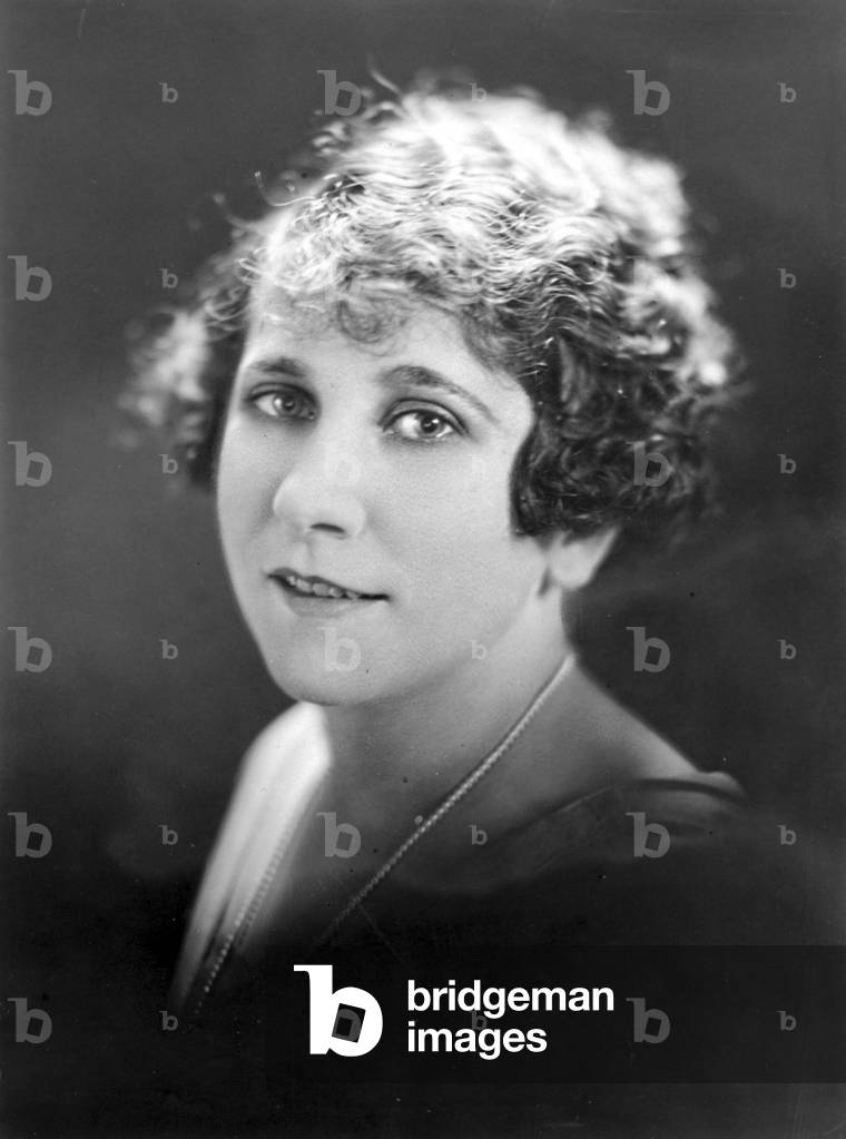 Queena Mario. Real name: Helen Tillotson. American soprano, voice coach and writer of opera fiction: 1891-1951.