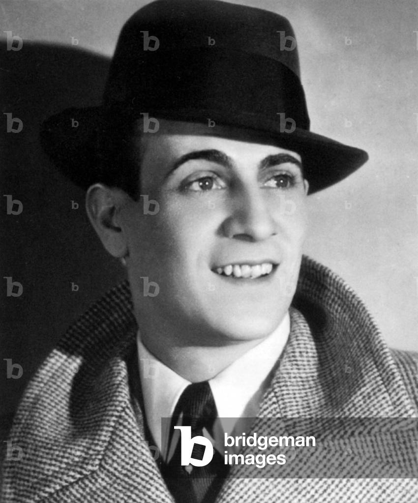 Tino Rossi, Corsican tenor