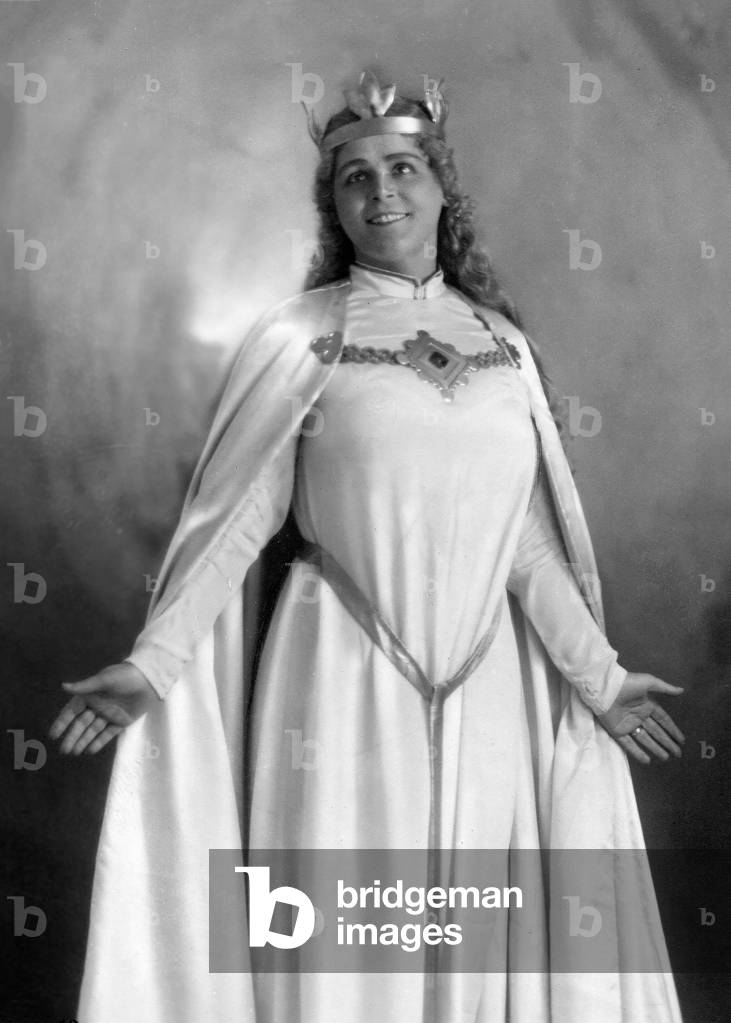 Maria Muller, German soprano as Elisabeth in Tannhauser