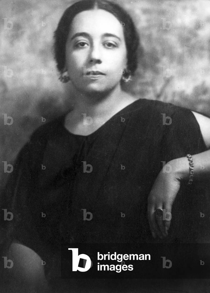 Hina Spani. Real name: Higinia Tuñón. Argentine soprano: 15 February 1896 - 11 July 1969.