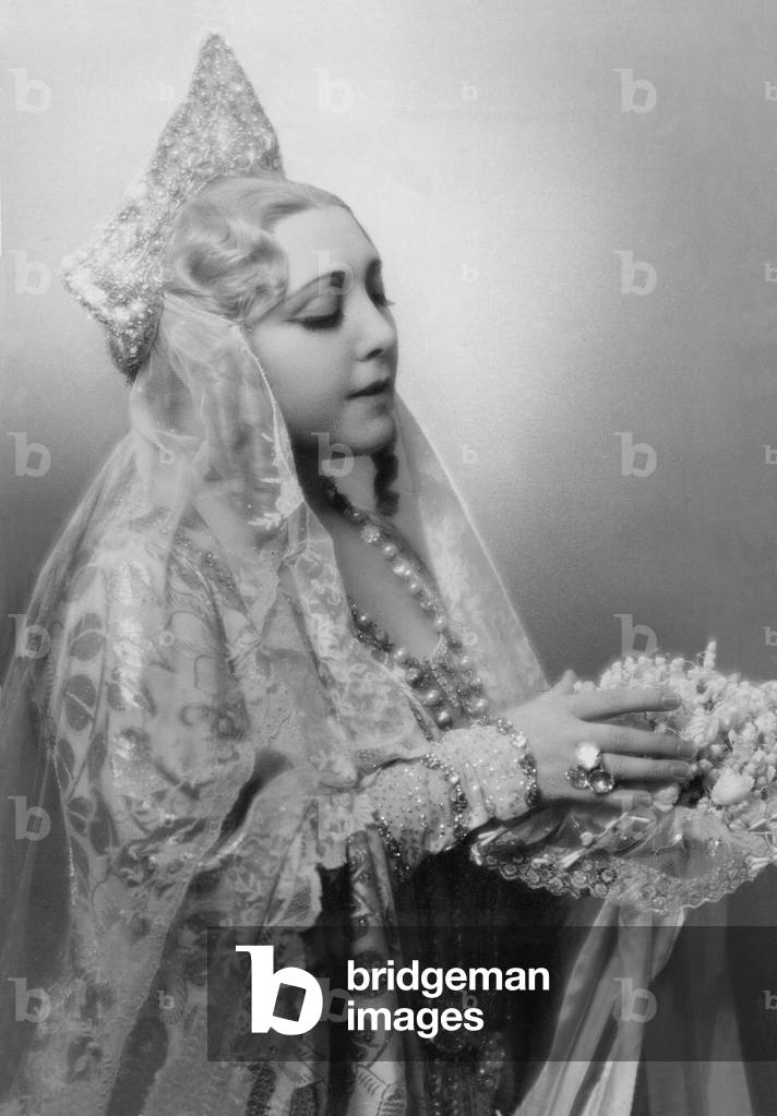 Toti Dal Monte as Lucia di Lammermoor. Italian soprano. 27 June 1893 - 26 January 1975. Real name: Antonietta Meneghel.