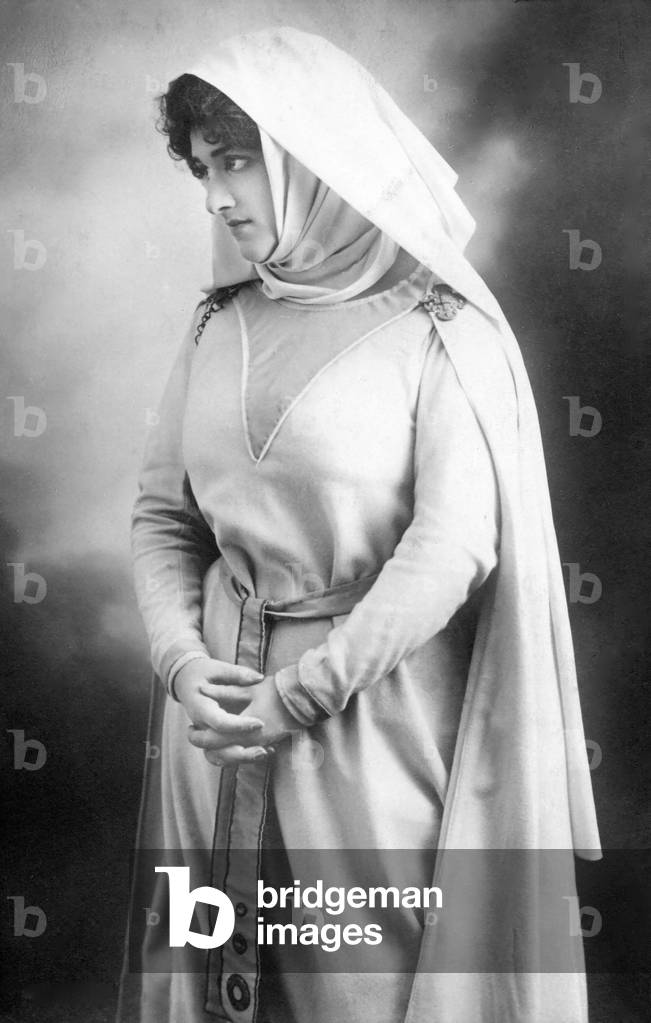 Berta Morena, German soprano as Elisabeth in Tannhauser