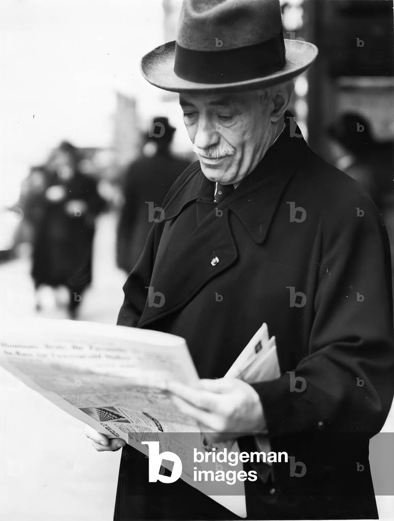 Fritz Kreisler,  Austrian violinist & composer in London, c.1939 (b/w photo)