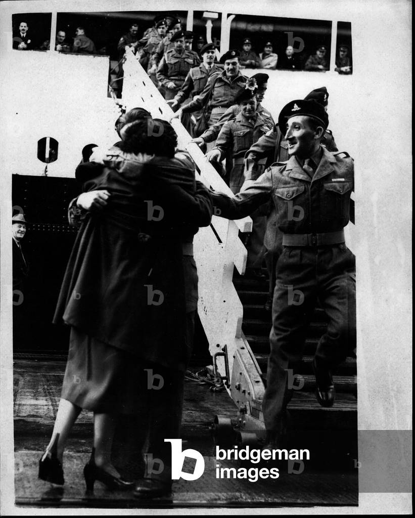 Sep. 16, 1953 - British Prisoners Of War Return Home. Troops Come Down Gangplank.