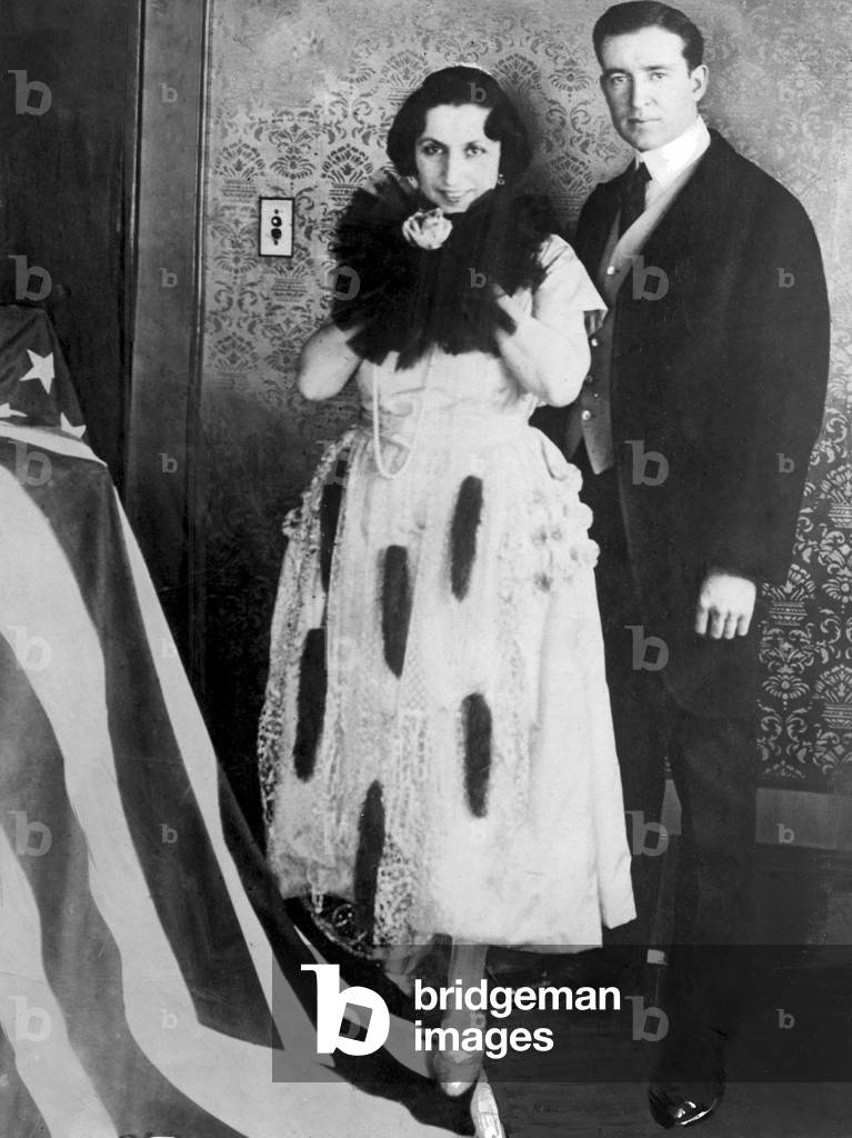 Amelita Galli-Curci with husband Homer Samuels. Italian soprano: 18 November 1882 - 26 November 1963. Homer Samuels was her accompanist on the piano.