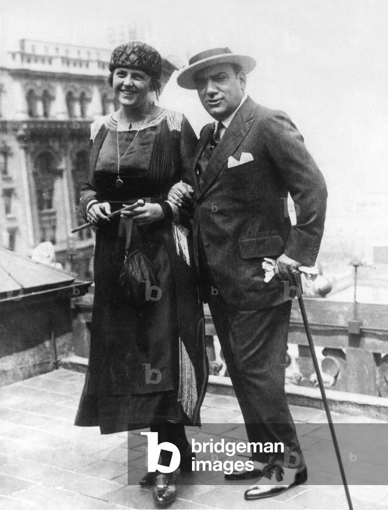 Enrico Caruso with his wife Dorothy