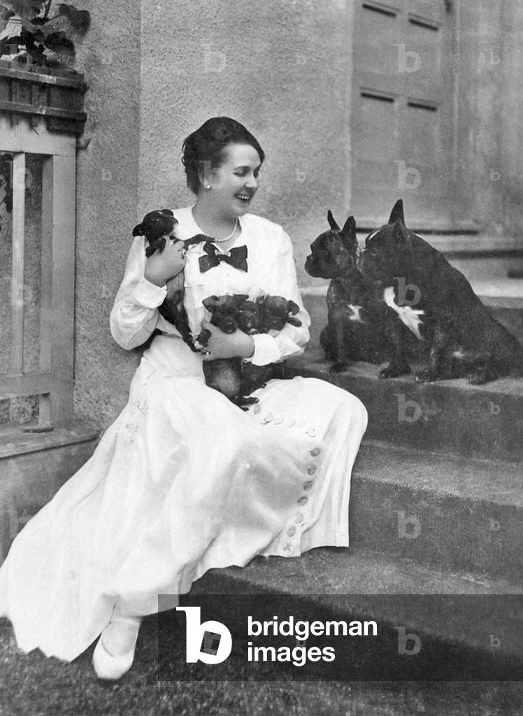Elisabeth van Endert at home with pet dogs. German soprano, 1876-1956