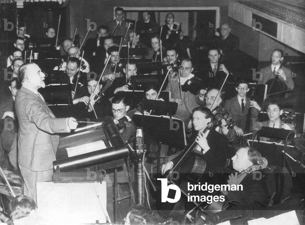Sir Thomas Beecham conducting the London Philharmonic Orchestra, 1936
