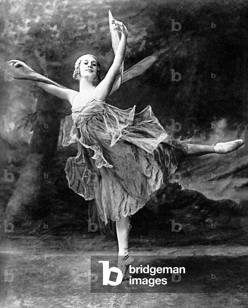 Anna Pavlova, Russian dancer in Dragonfly c 1915