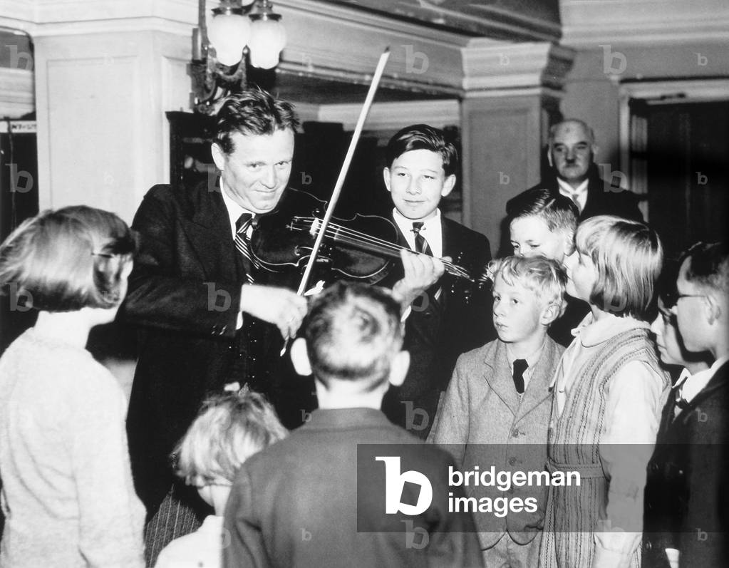 Adolf Busch with children in London