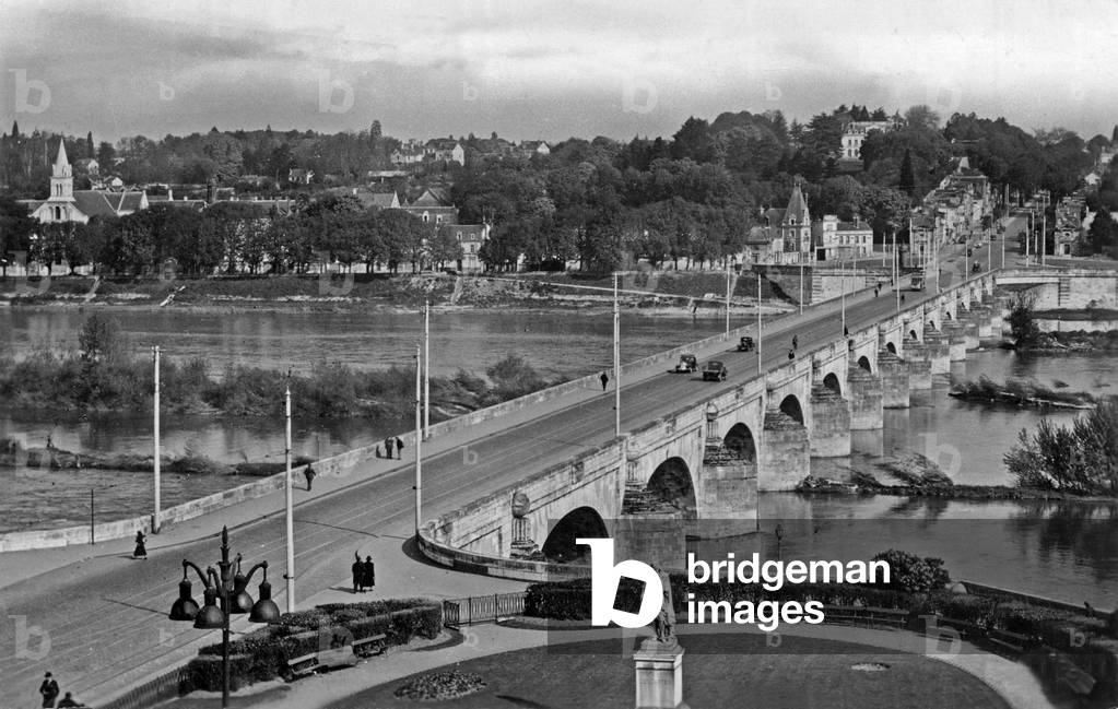 Tours, France: Wilson bridge, Postcard, c. 1955