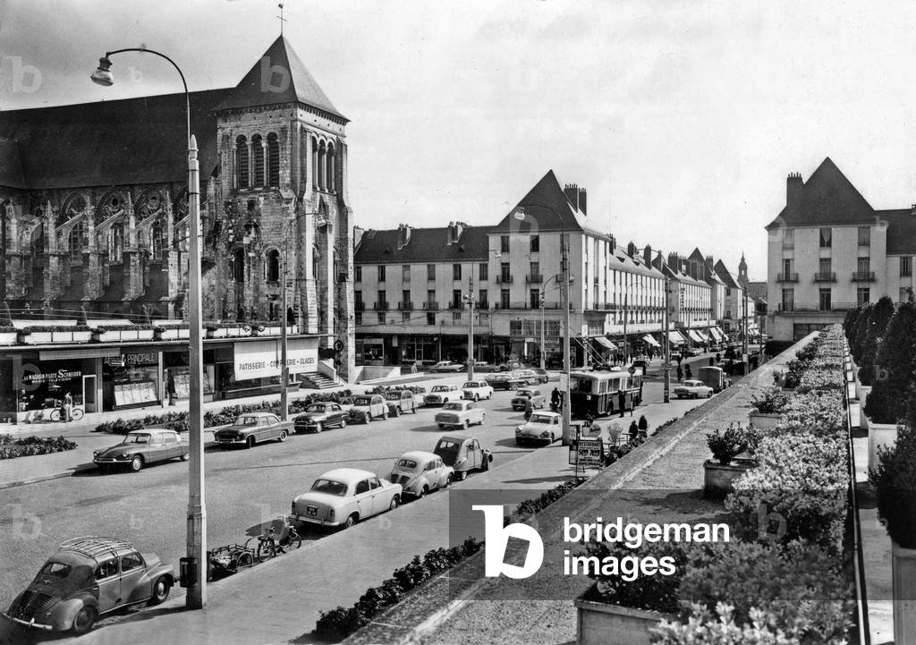 Tours, France: street and church, Postcard, c. 1960