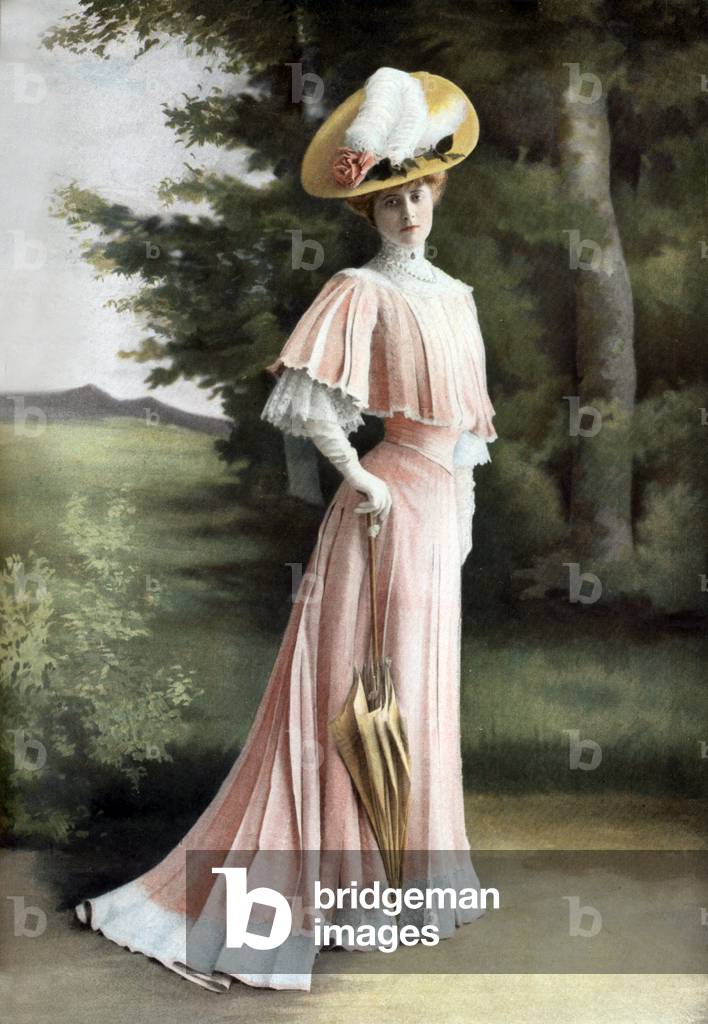 Scottish opera singer Mary Garden  at Opera Comique, photo Reutlinger from french paper 