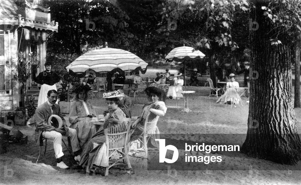 The public garden in Vichy c.1907, Postcard