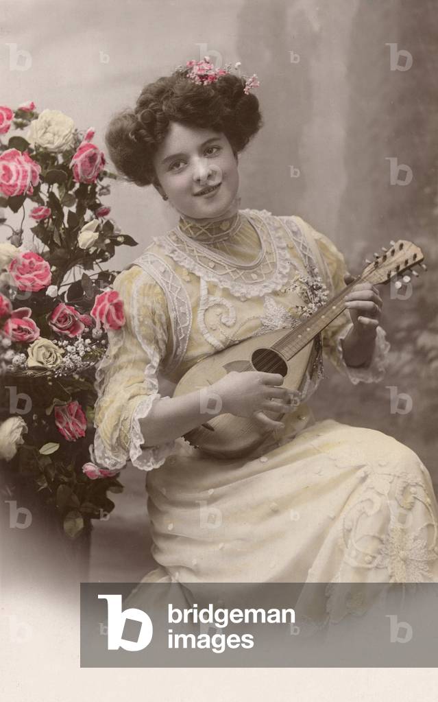 pledge of tenderness, young woman playing mandolin, Postcard, 1909