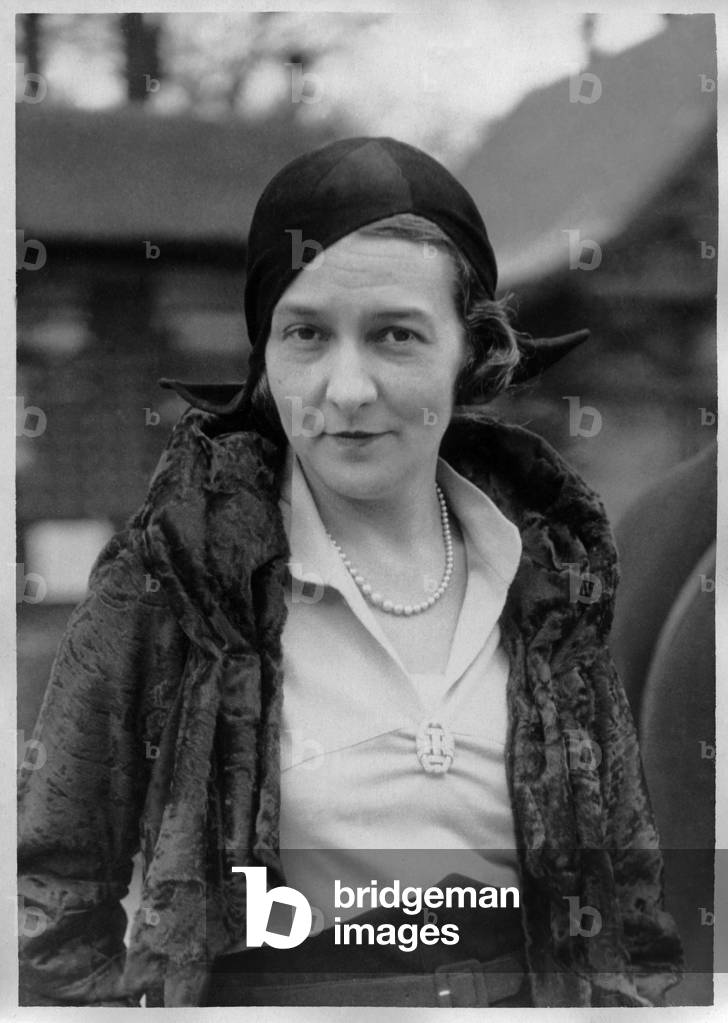 Mrs Silverstein at Auteuil racecourse, Paris, March 22, 1931 (b/w photo)