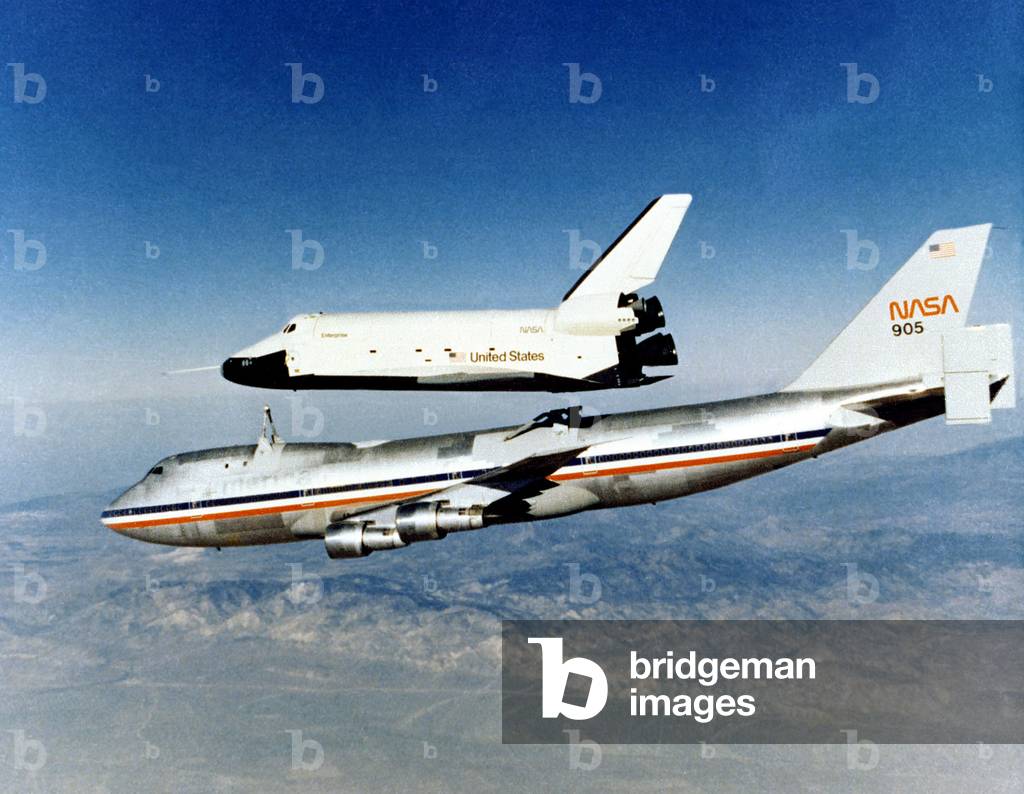 Entreprise space shuttle flignt separates from the Nasa 905 jet trials 1977